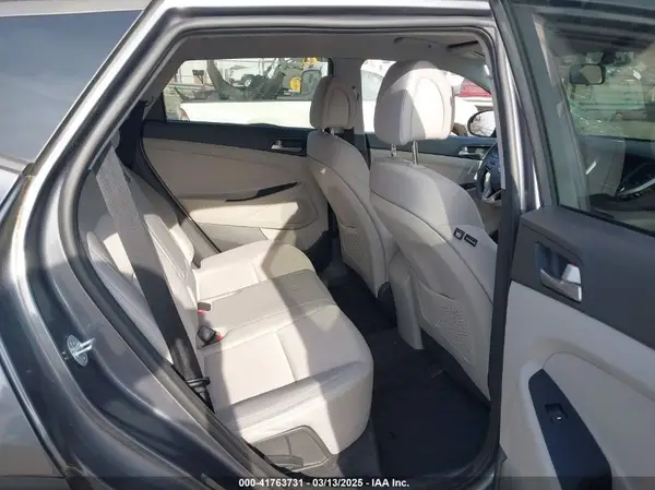KM8J2CA40JU792478 2018 HYUNDAI TUCSON - Image 8