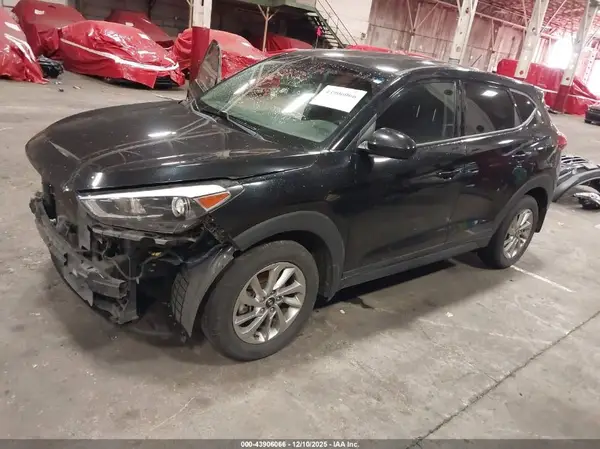KM8J2CA40JU798555 2018 HYUNDAI TUCSON - Image 2