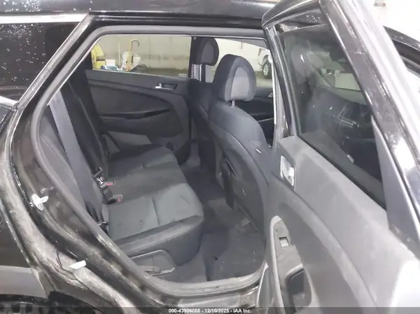 KM8J2CA40JU798555 2018 HYUNDAI TUCSON - Image 8