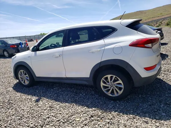 KM8J2CA40JU799785 2018 HYUNDAI TUCSON - Image 2