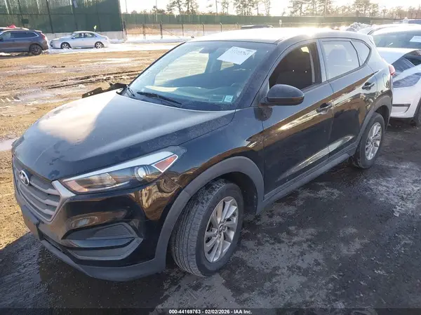 KM8J2CA40JU804211 2018 HYUNDAI TUCSON - Image 2
