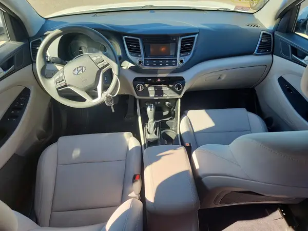 KM8J2CA40JU809683 2018 HYUNDAI TUCSON - Image 8