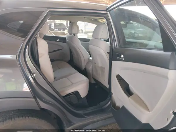 KM8J2CA40JU824295 2018 HYUNDAI TUCSON - Image 8