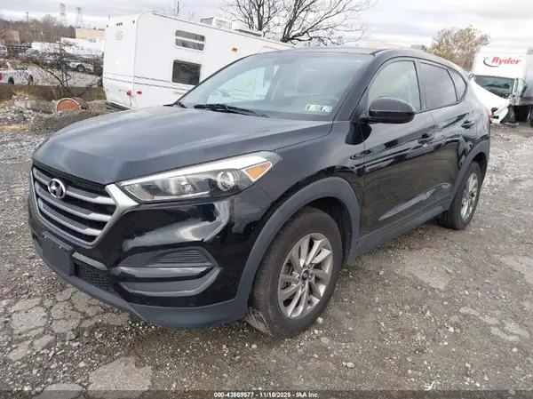 KM8J2CA40JU825575 2018 HYUNDAI TUCSON - Image 2