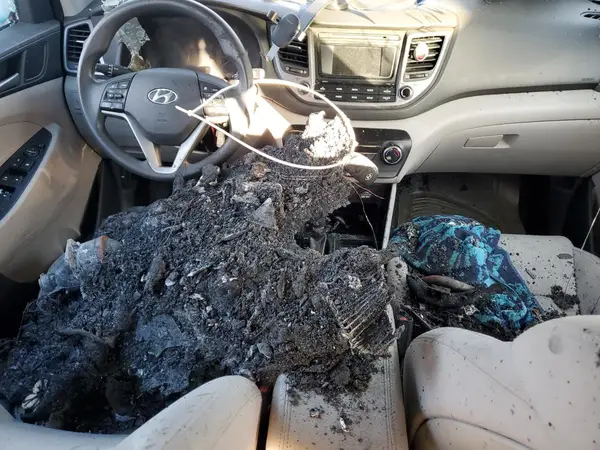 KM8J2CA40JU826158 2018 HYUNDAI TUCSON - Image 8