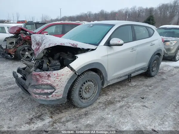KM8J2CA40JU835586 2018 HYUNDAI TUCSON - Image 2