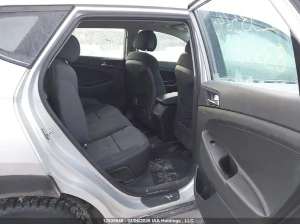 KM8J2CA40JU835586 2018 HYUNDAI TUCSON - Image 8
