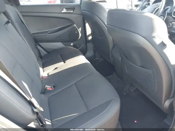 KM8J2CA40KU026803 2019 HYUNDAI TUCSON - Image 8