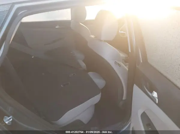 KM8J2CA40KU039731 2019 HYUNDAI TUCSON - Image 8