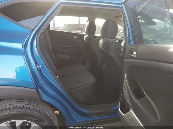KM8J2CA40KU041575 2019 HYUNDAI TUCSON - Image 8