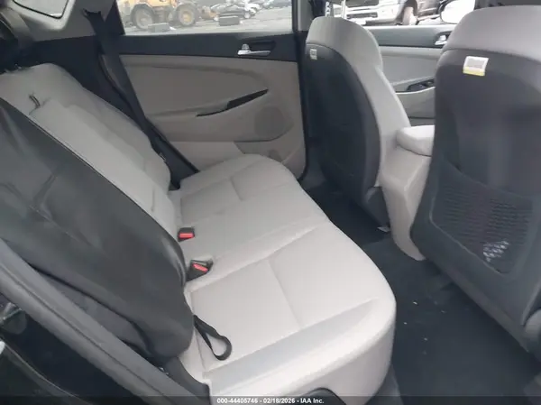 KM8J2CA40KU063284 2019 HYUNDAI TUCSON - Image 8