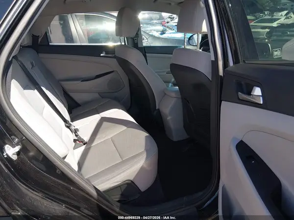 KM8J2CA40KU882599 2019 HYUNDAI TUCSON - Image 8