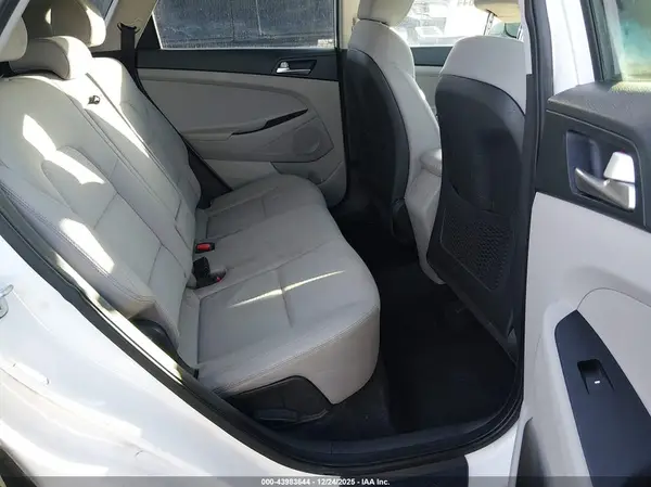 KM8J2CA40KU886040 2019 HYUNDAI TUCSON - Image 8