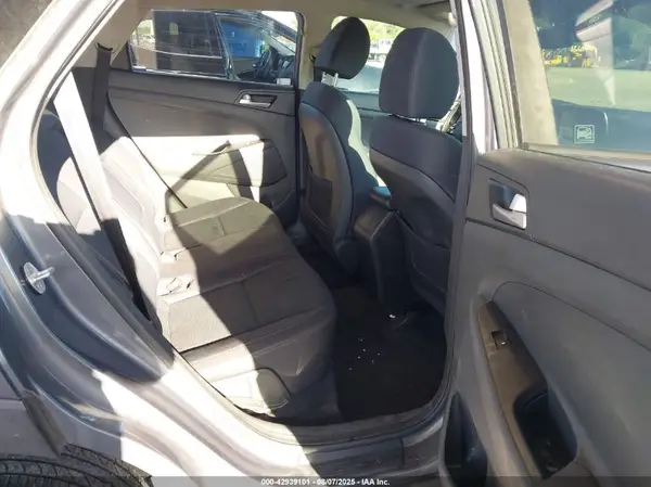 KM8J2CA40KU890864 2019 HYUNDAI TUCSON - Image 8