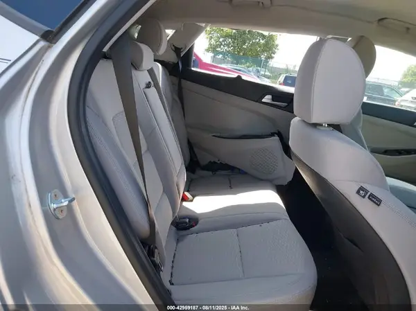 KM8J2CA40MU395714 2021 HYUNDAI TUCSON - Image 8