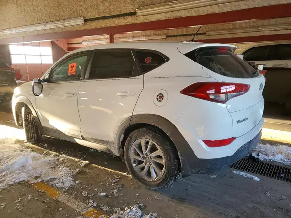 KM8J2CA41JU620203 2018 HYUNDAI TUCSON - Image 2