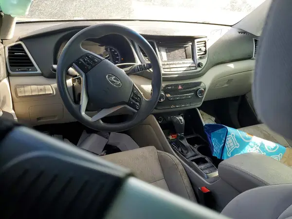 KM8J2CA41JU620203 2018 HYUNDAI TUCSON - Image 8