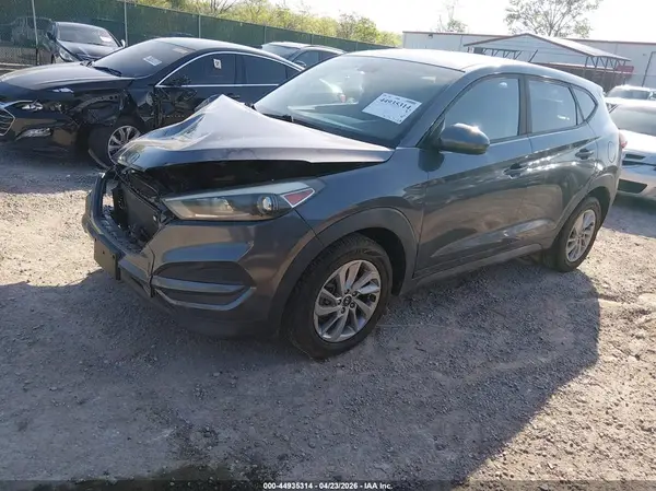KM8J2CA41JU631489 2018 HYUNDAI TUCSON - Image 2