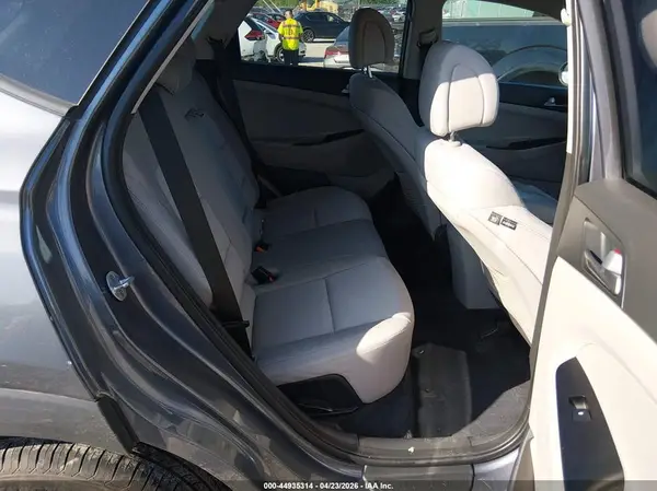 KM8J2CA41JU631489 2018 HYUNDAI TUCSON - Image 8