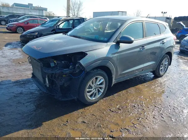 KM8J2CA41JU632027 2018 HYUNDAI TUCSON - Image 2