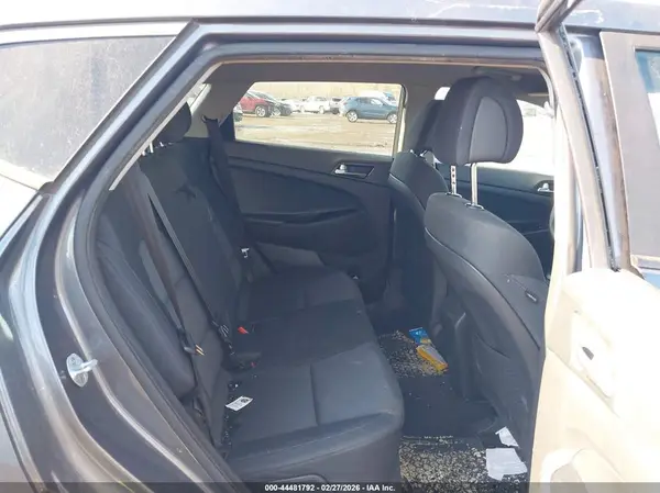 KM8J2CA41JU632027 2018 HYUNDAI TUCSON - Image 8