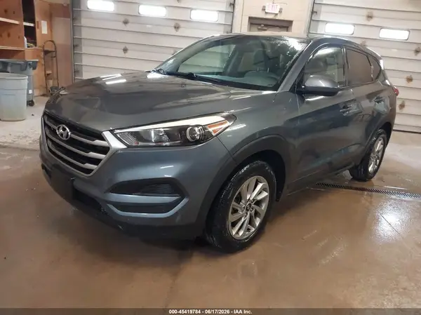 KM8J2CA41JU656330 2018 HYUNDAI TUCSON - Image 2