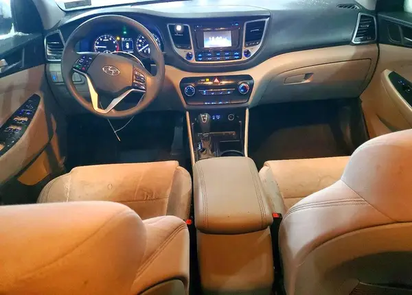 KM8J2CA41JU662676 2018 HYUNDAI TUCSON - Image 8