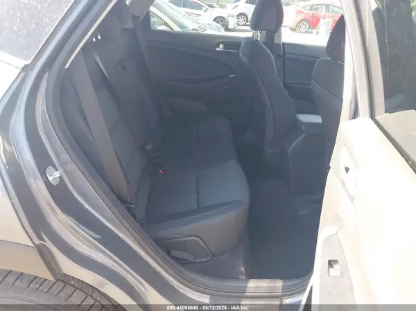 KM8J2CA41JU671264 2018 HYUNDAI TUCSON - Image 8