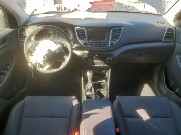 KM8J2CA41JU678926 2018 HYUNDAI TUCSON - Image 8