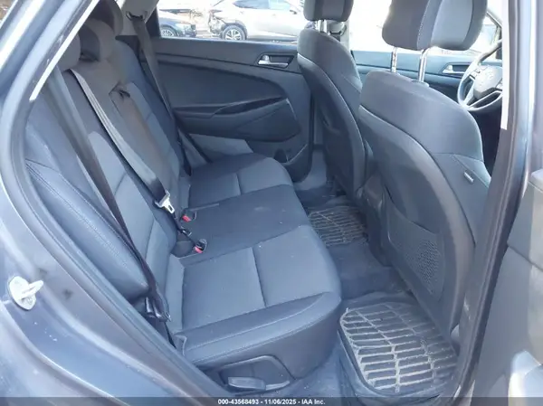 KM8J2CA41JU680790 2018 HYUNDAI TUCSON - Image 8