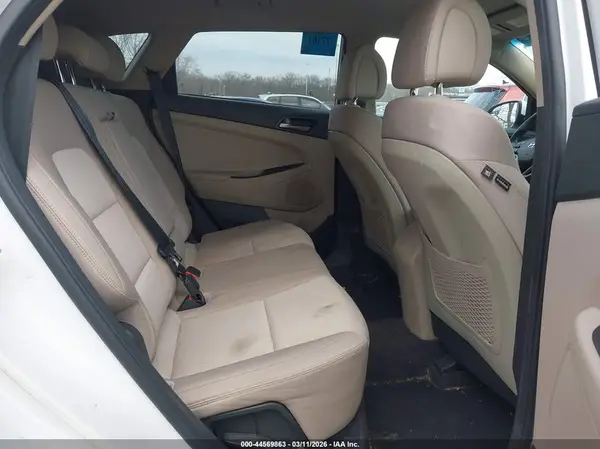 KM8J2CA41JU683205 2018 HYUNDAI TUCSON - Image 8