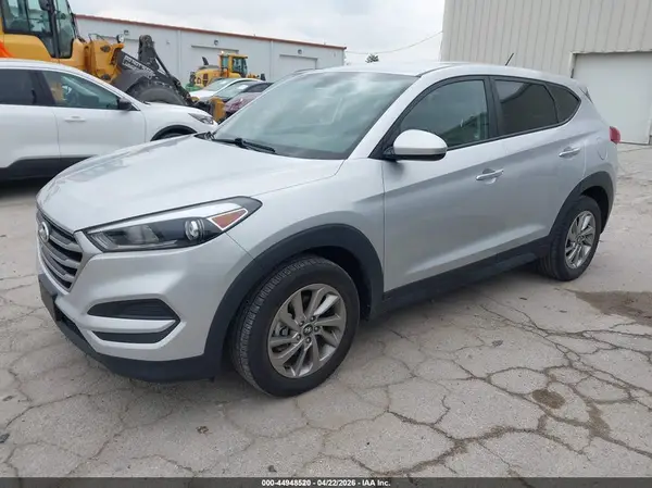 KM8J2CA41JU716235 2018 HYUNDAI TUCSON - Image 2