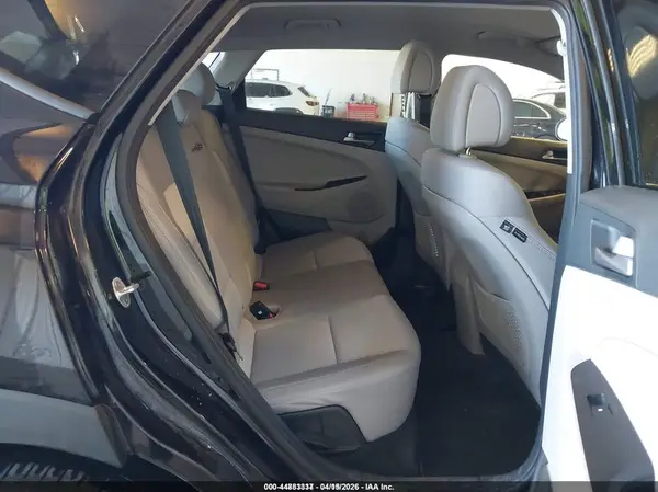 KM8J2CA41JU719393 2018 HYUNDAI TUCSON - Image 8