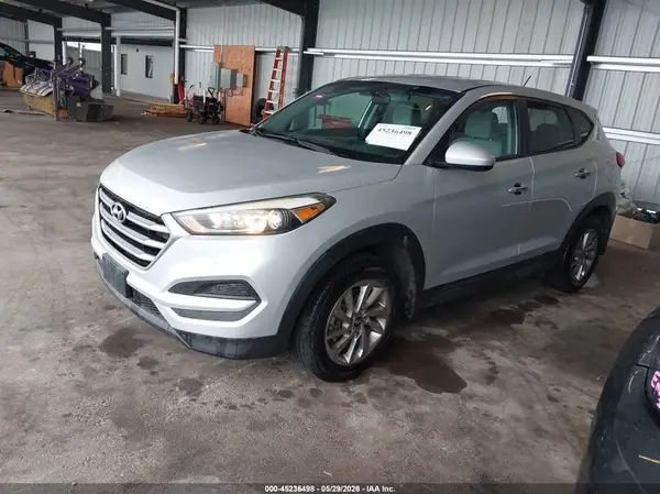 KM8J2CA41JU764589 2018 HYUNDAI TUCSON - Image 2