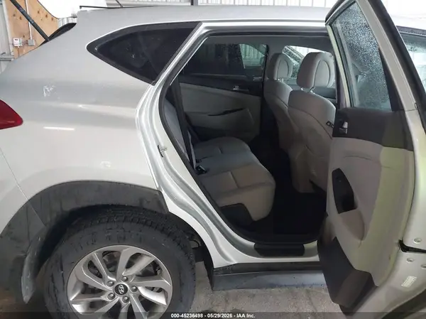 KM8J2CA41JU764589 2018 HYUNDAI TUCSON - Image 8