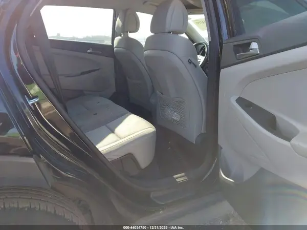 KM8J2CA41JU766746 2018 HYUNDAI TUCSON - Image 8