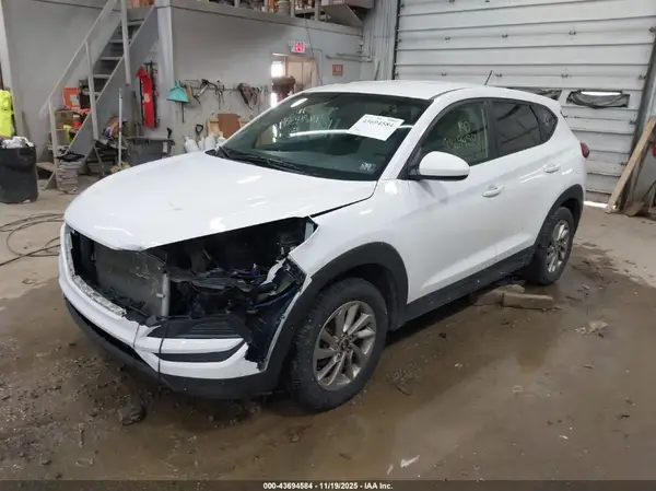 KM8J2CA41JU776760 2018 HYUNDAI TUCSON - Image 2