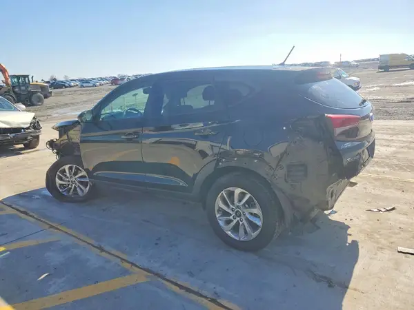 KM8J2CA41JU777620 2018 HYUNDAI TUCSON - Image 2
