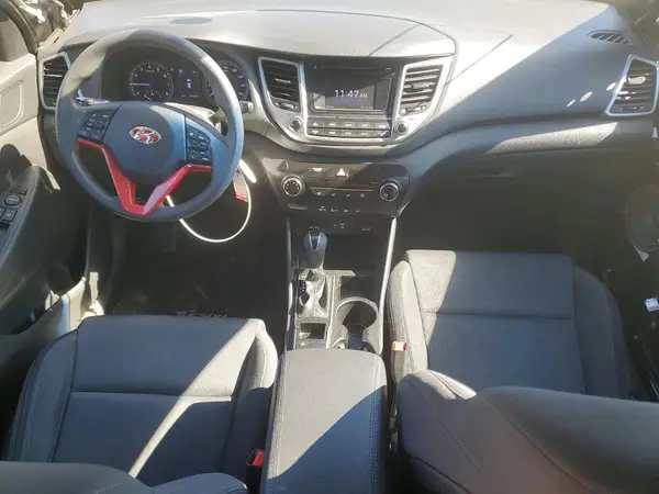 KM8J2CA41JU777620 2018 HYUNDAI TUCSON - Image 8
