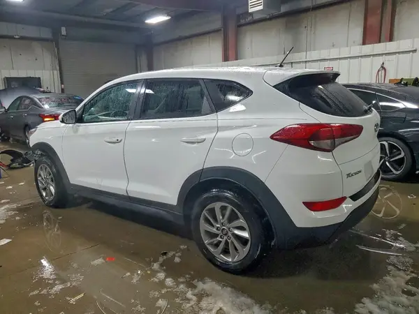 KM8J2CA41JU786897 2018 HYUNDAI TUCSON - Image 2