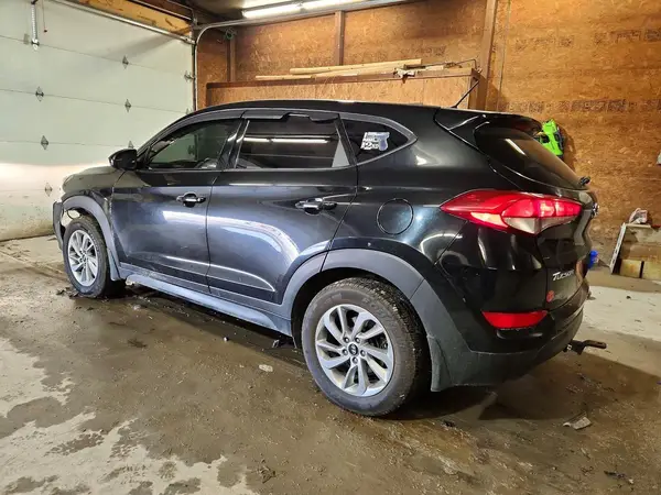 KM8J2CA41JU797737 2018 HYUNDAI TUCSON - Image 2