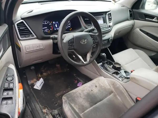 KM8J2CA41JU807988 2018 HYUNDAI TUCSON - Image 8