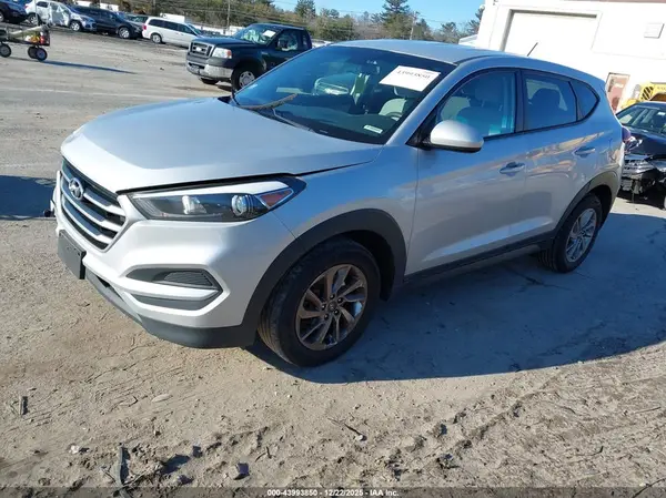 KM8J2CA41JU813466 2018 HYUNDAI TUCSON - Image 2