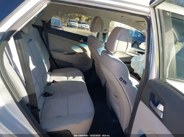 KM8J2CA41JU813466 2018 HYUNDAI TUCSON - Image 8