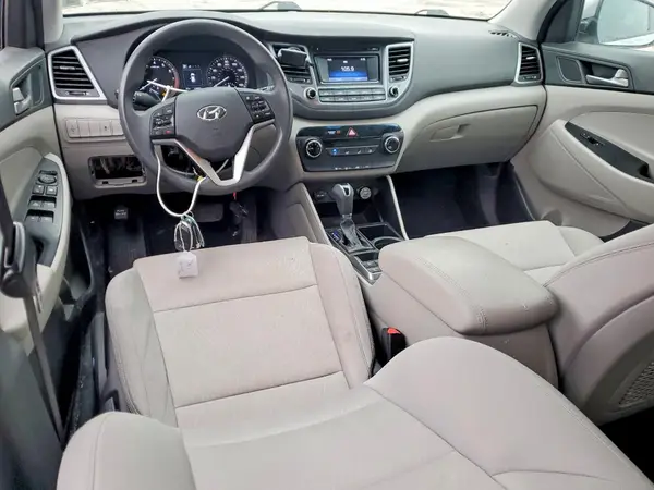KM8J2CA41JU825486 2018 HYUNDAI TUCSON - Image 8
