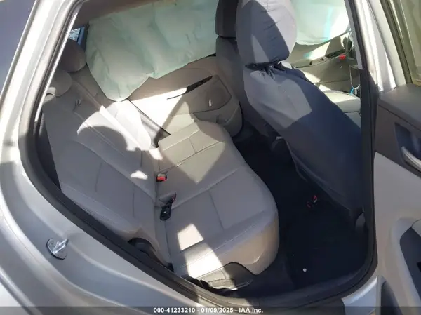 KM8J2CA41KU003465 2019 HYUNDAI TUCSON - Image 8