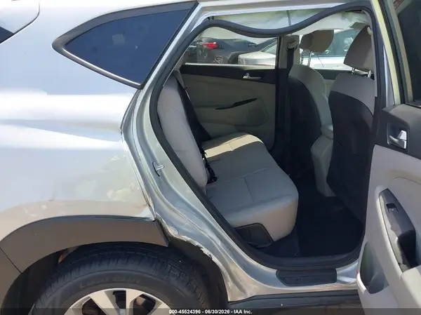KM8J2CA41KU007533 2019 HYUNDAI TUCSON - Image 8