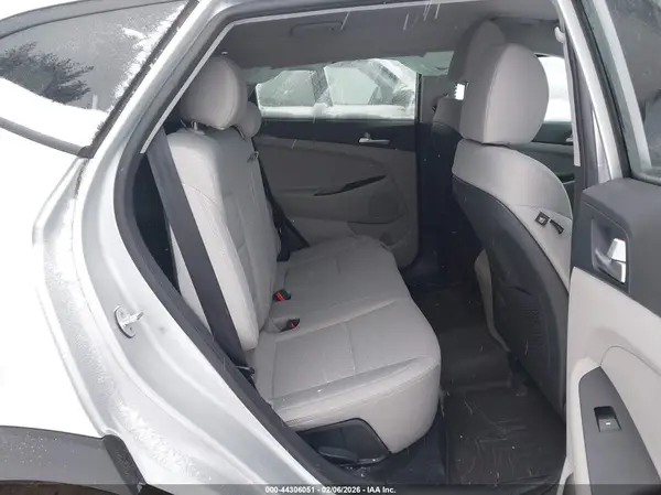 KM8J2CA41KU059700 2019 HYUNDAI TUCSON - Image 8