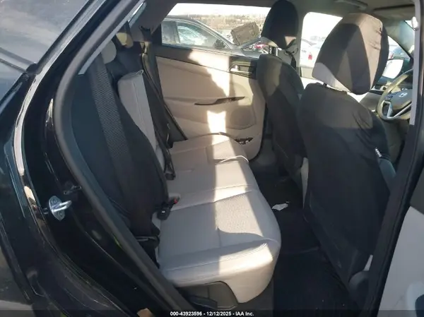 KM8J2CA41KU070597 2019 HYUNDAI TUCSON - Image 8