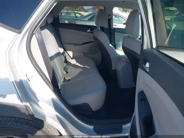 KM8J2CA41KU880795 2019 HYUNDAI TUCSON - Image 8